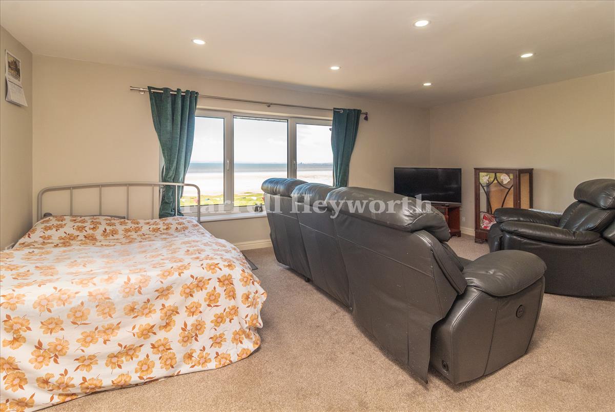 Lounge image 4