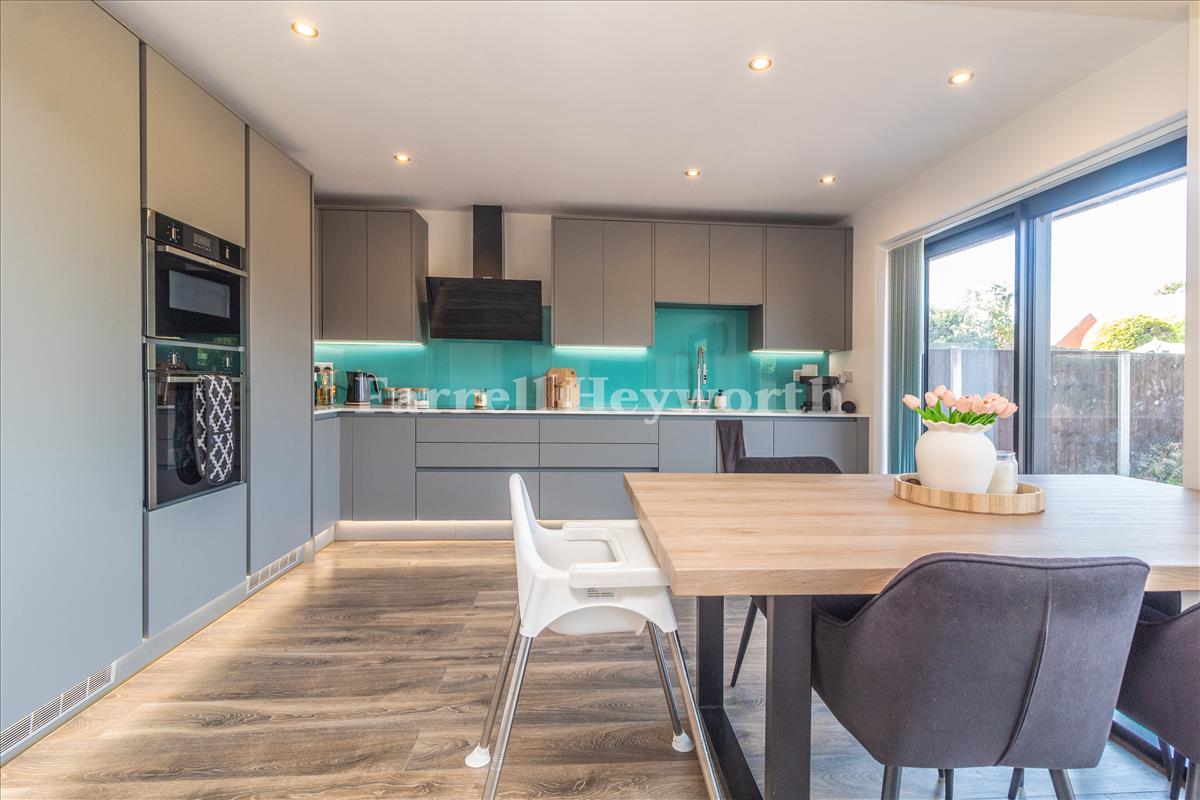 Kitchen Diner image 3