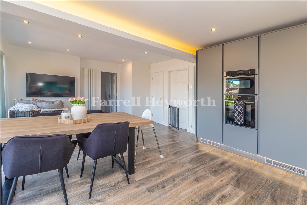 Kitchen Diner image 6