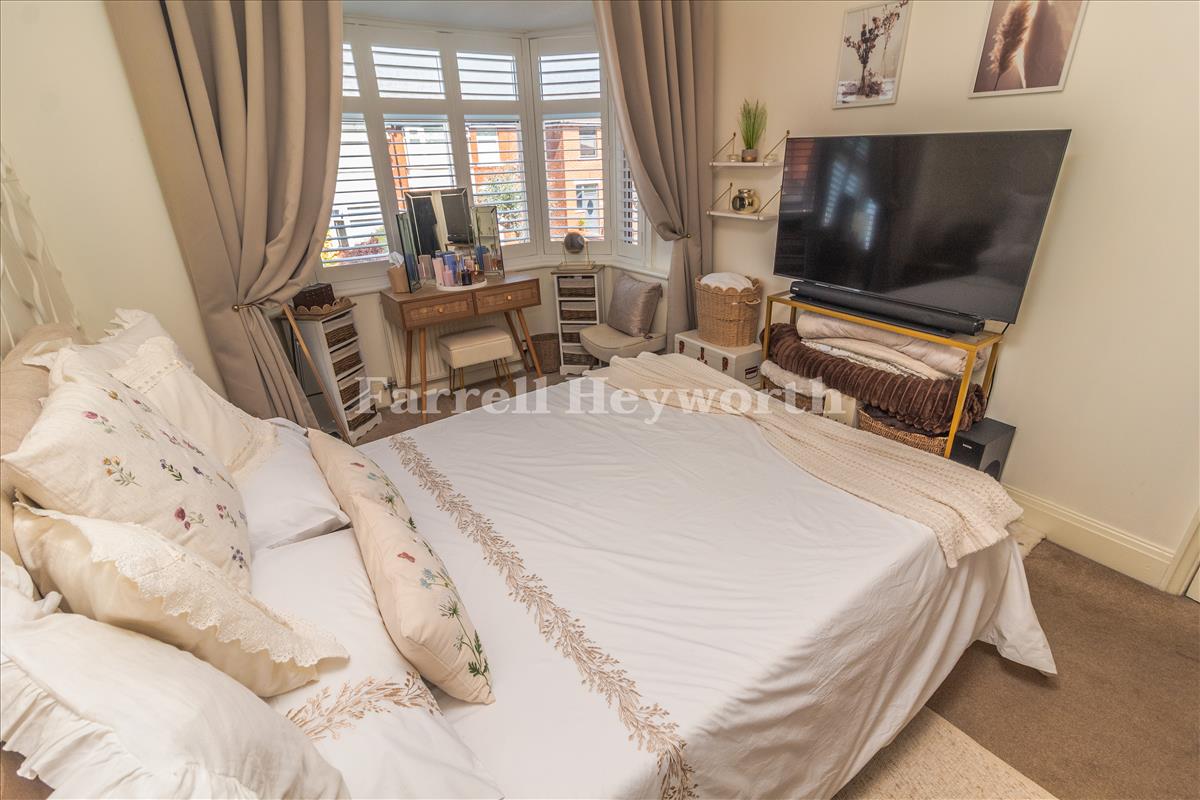 Bedroom 1 image 2