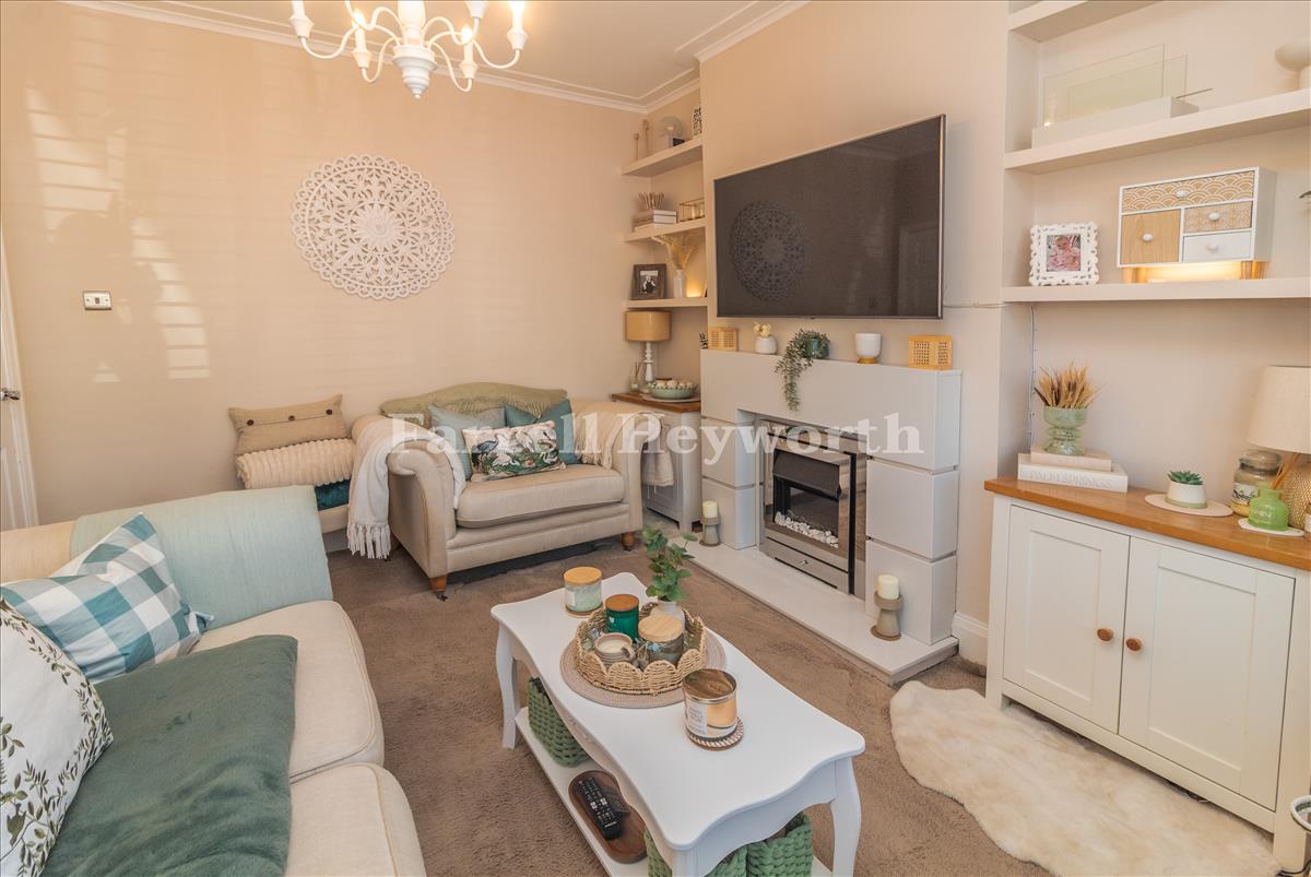 Lounge image 2
