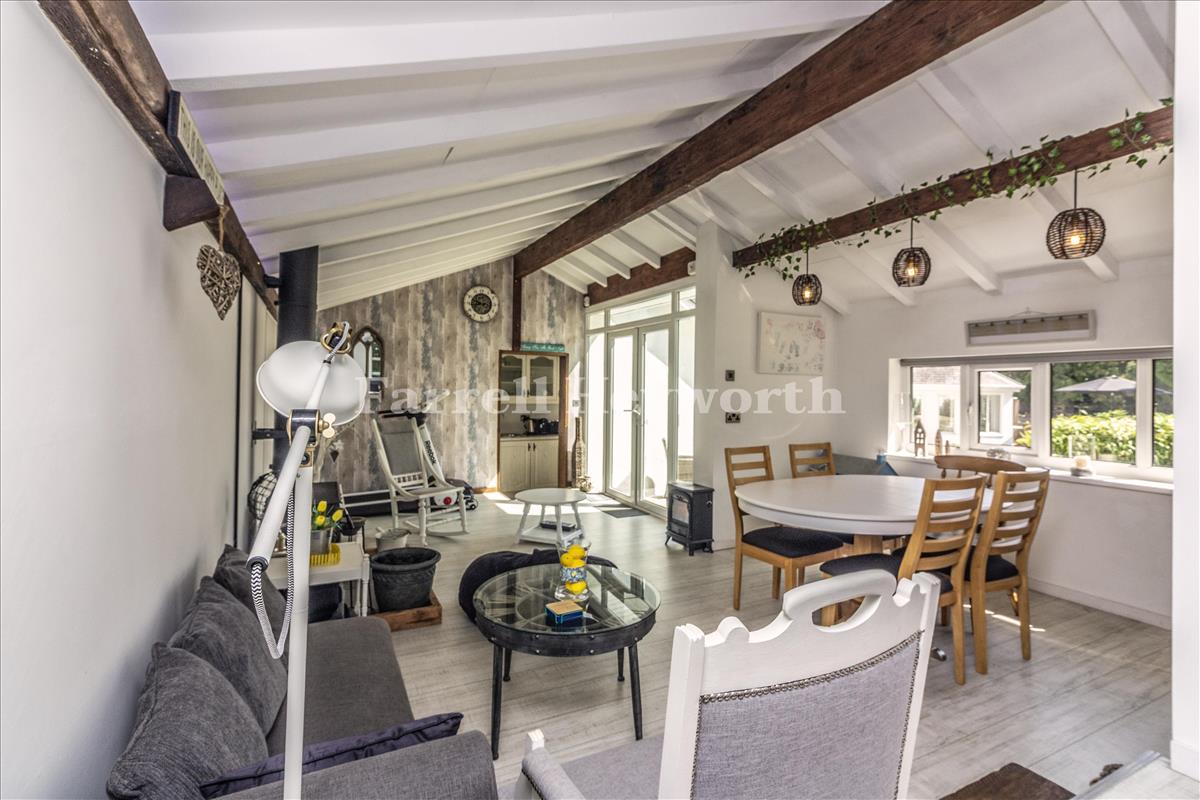 Summer House e