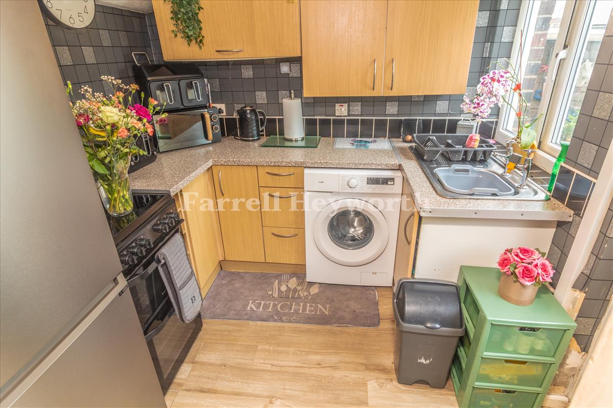 Kitchen image 3