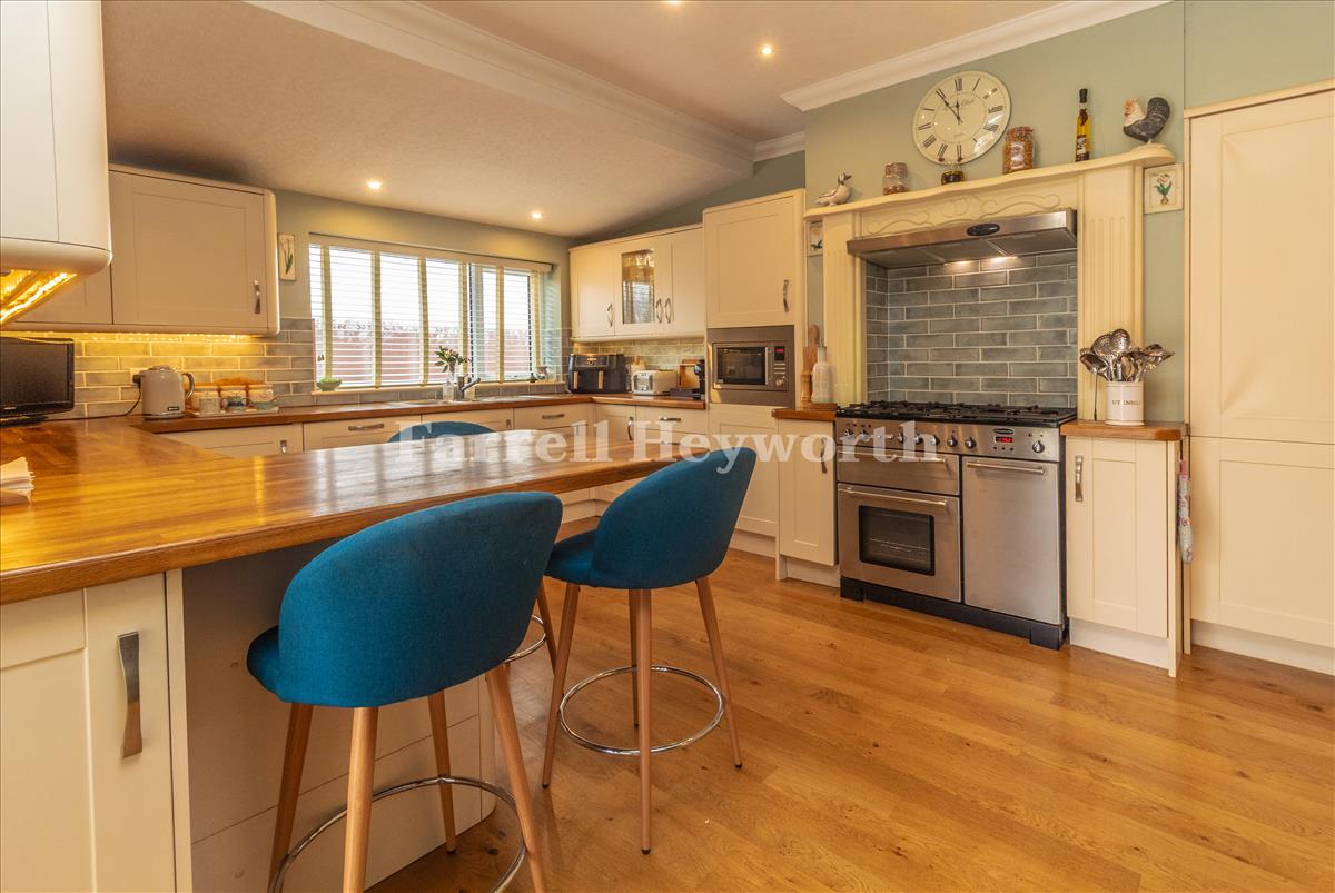 Kitchen image 3