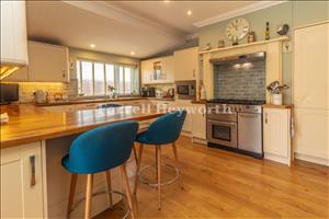 Kitchen image 3
