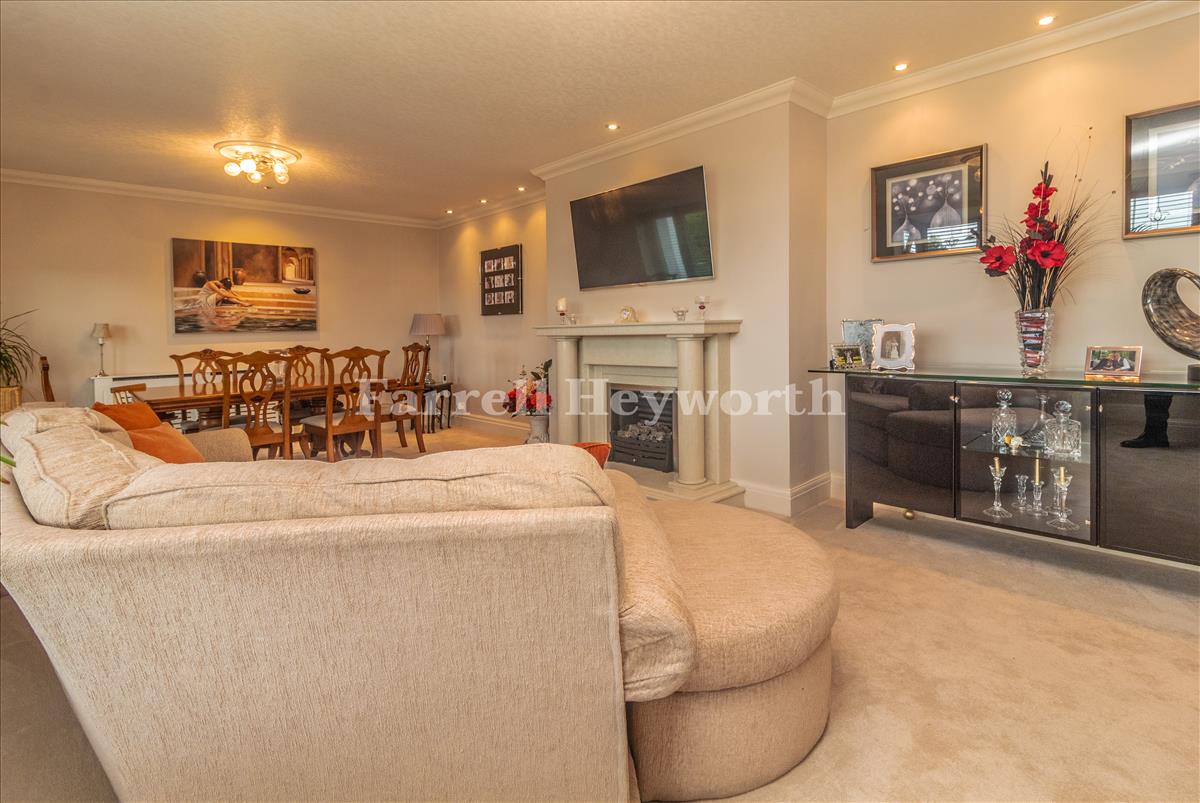 Lounge Diner image 4