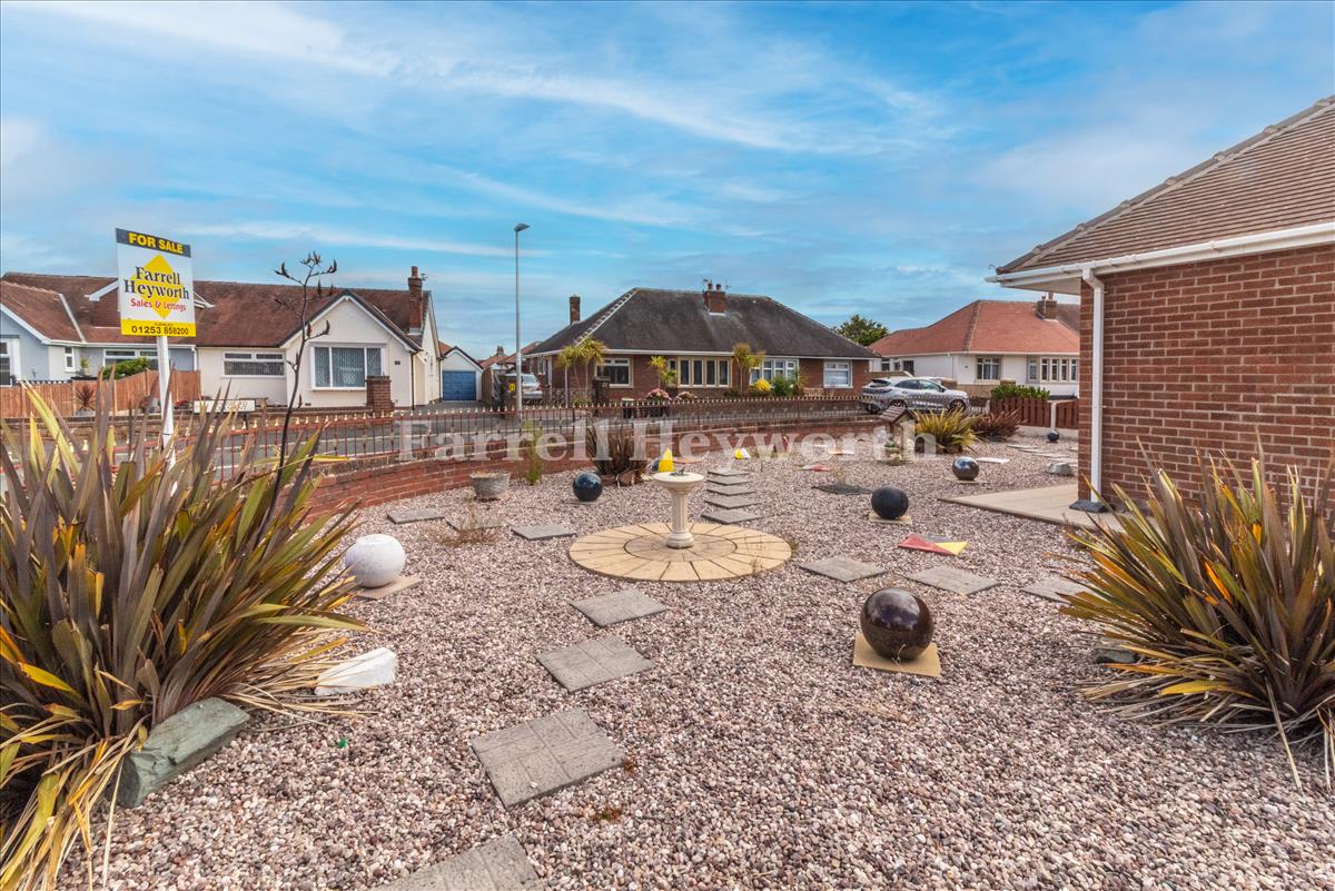 Front Garden image 2