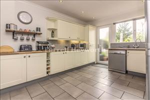 Kitchen b