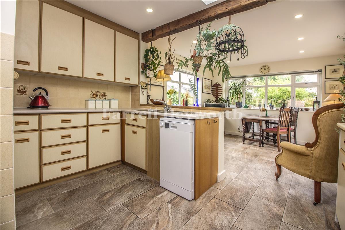 Kitchen f