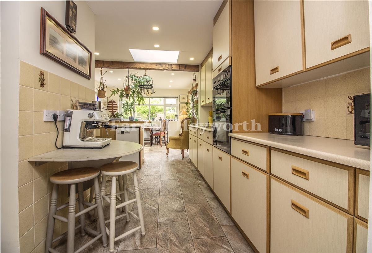 Kitchen g