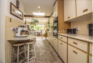 Kitchen g