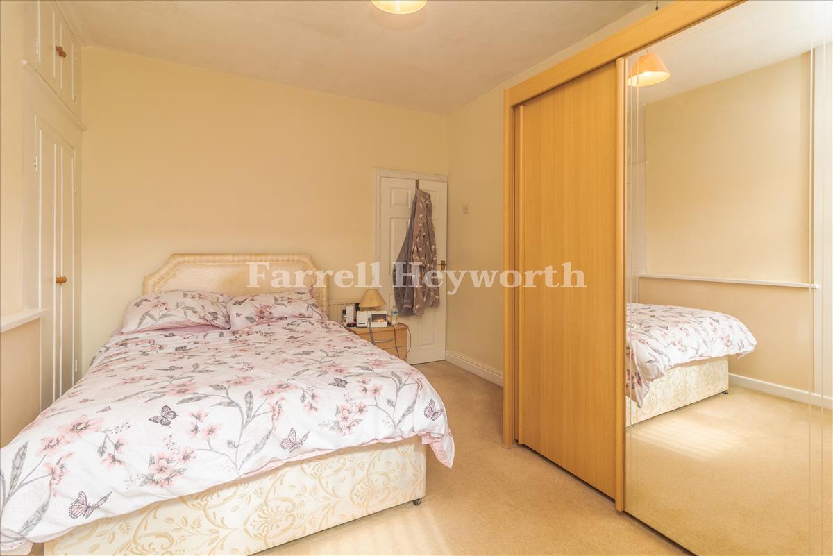 Bedroom 1 image 2