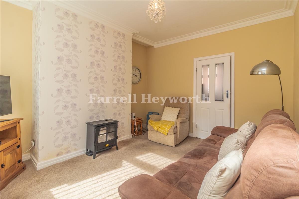 Lounge image 2