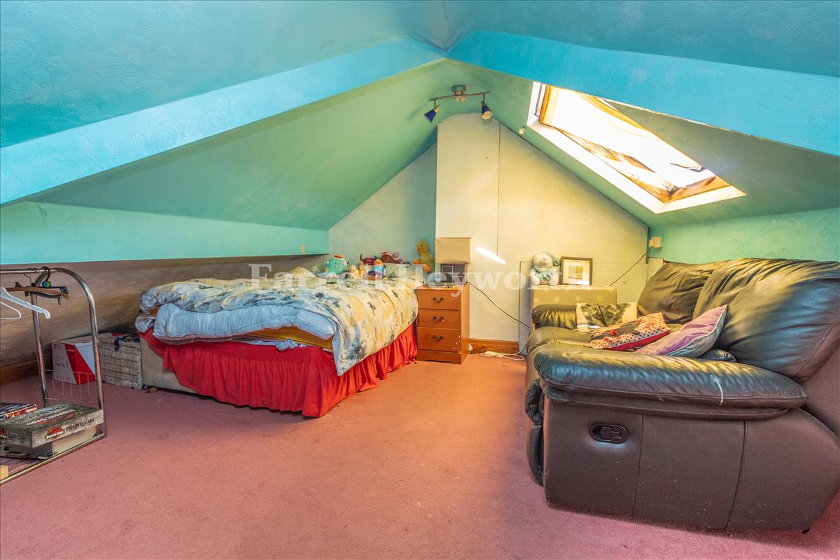 Bedroom 4 image 2