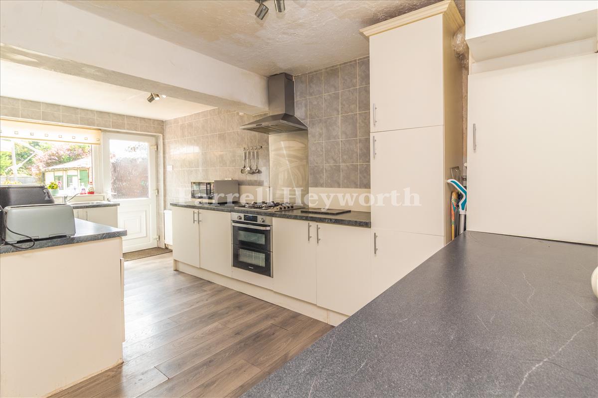 Kitchen image 3