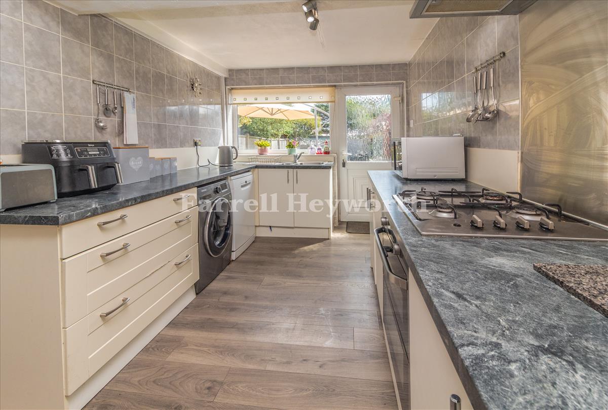 Kitchen image 4