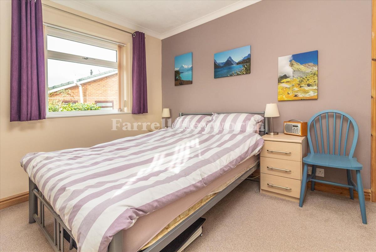 Bedroom 2 image 3