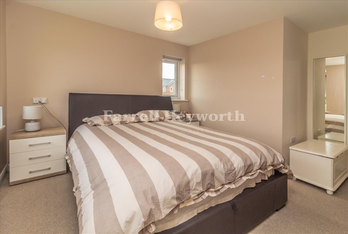 Bedroom 1 image 2