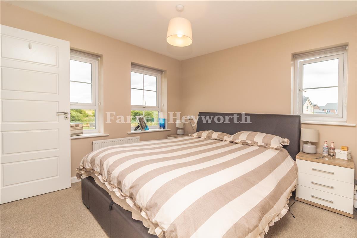 Bedroom 1 image 3
