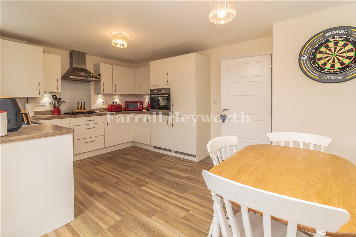 Kitchen Diner image 3