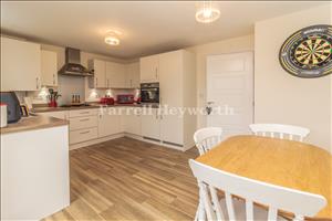 Kitchen Diner image 3