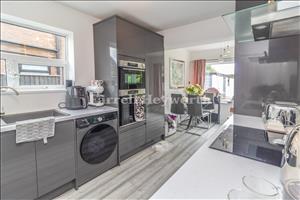Kitchen Diner image 3