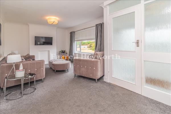 Lounge image 2