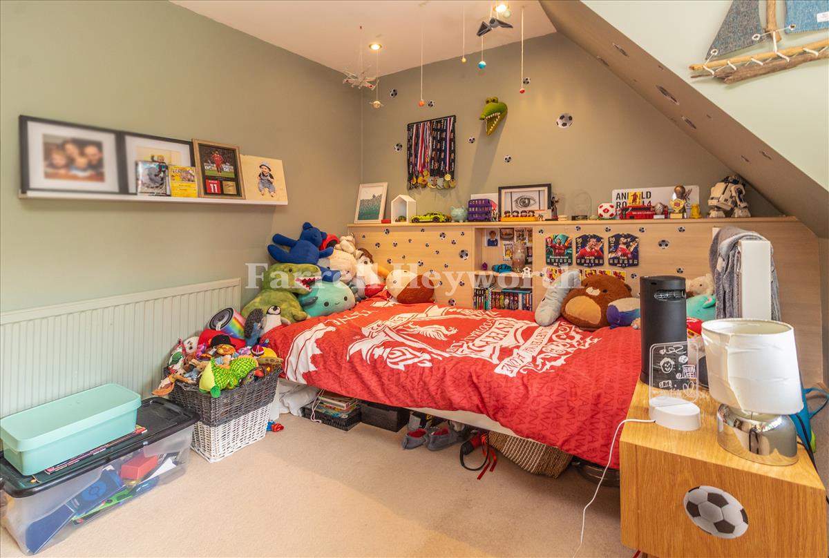 Bedroom 2 image 2