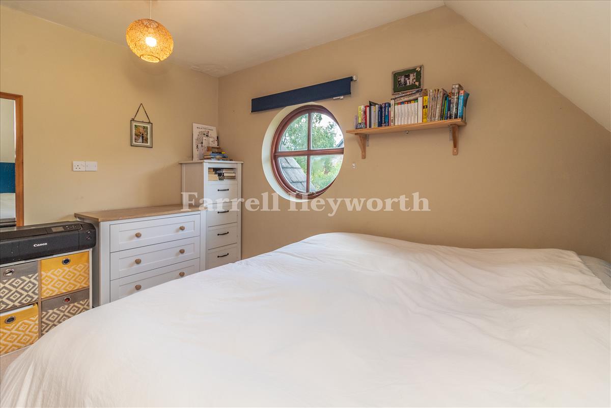 Bedroom 3 image 3