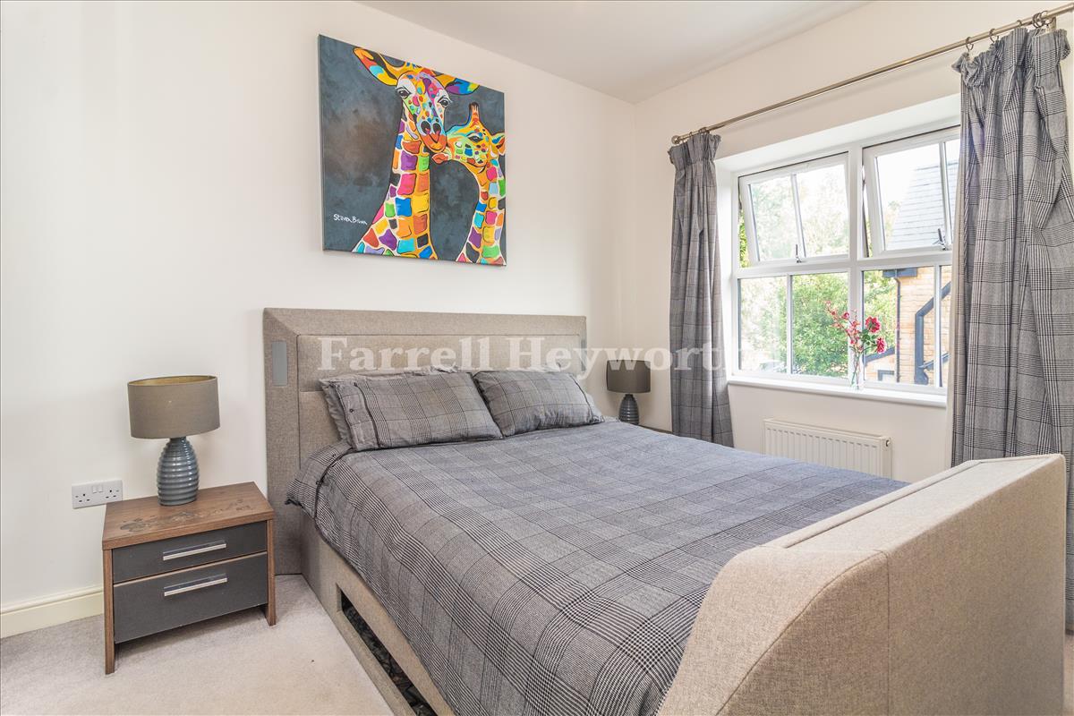 Bedroom 1 image 2