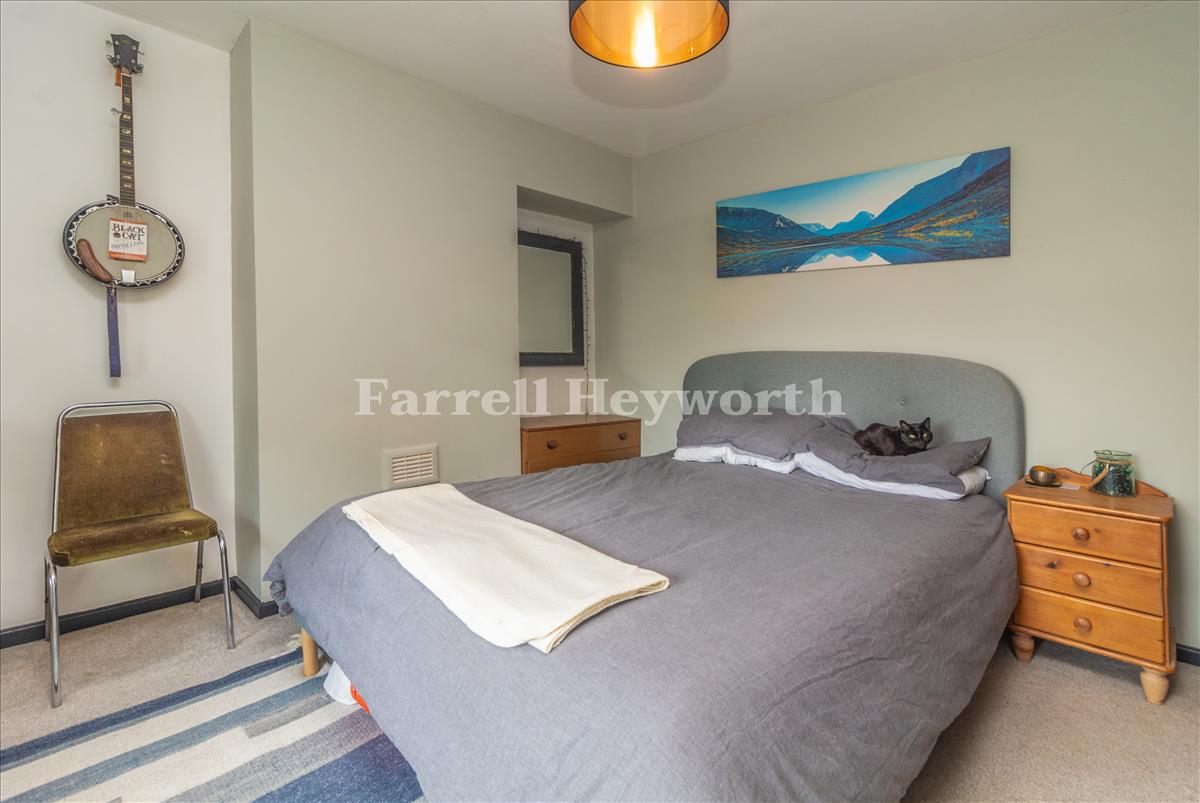 Bedroom 1 image 2