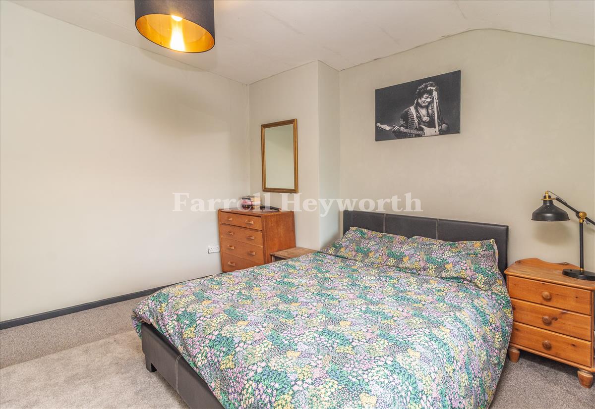 Bedroom 2 image 2