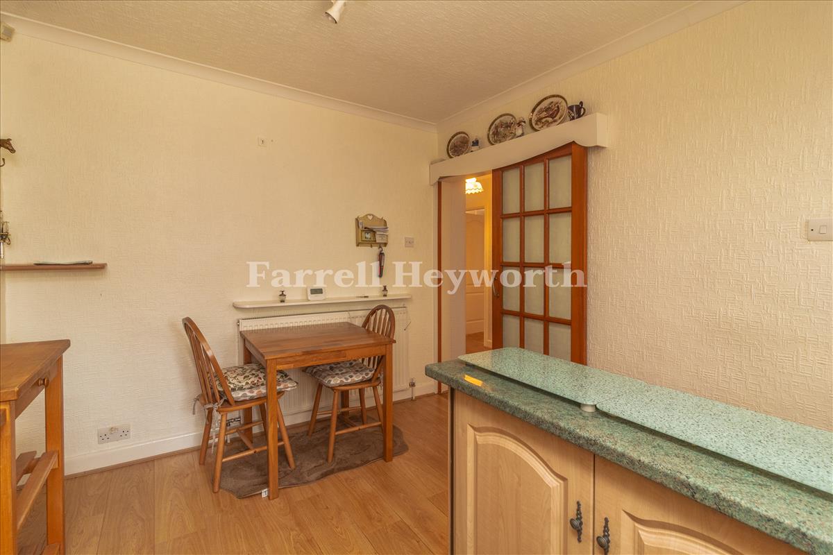 Kitchen Diner image 3