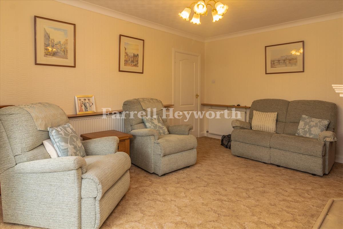 Lounge image 2