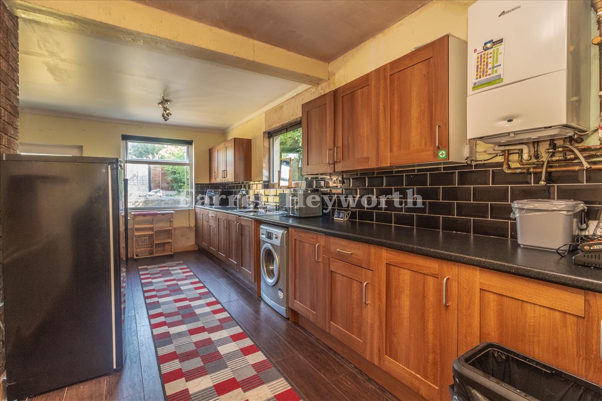 Kitchen image 3