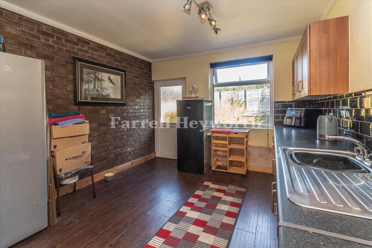 Kitchen image 4