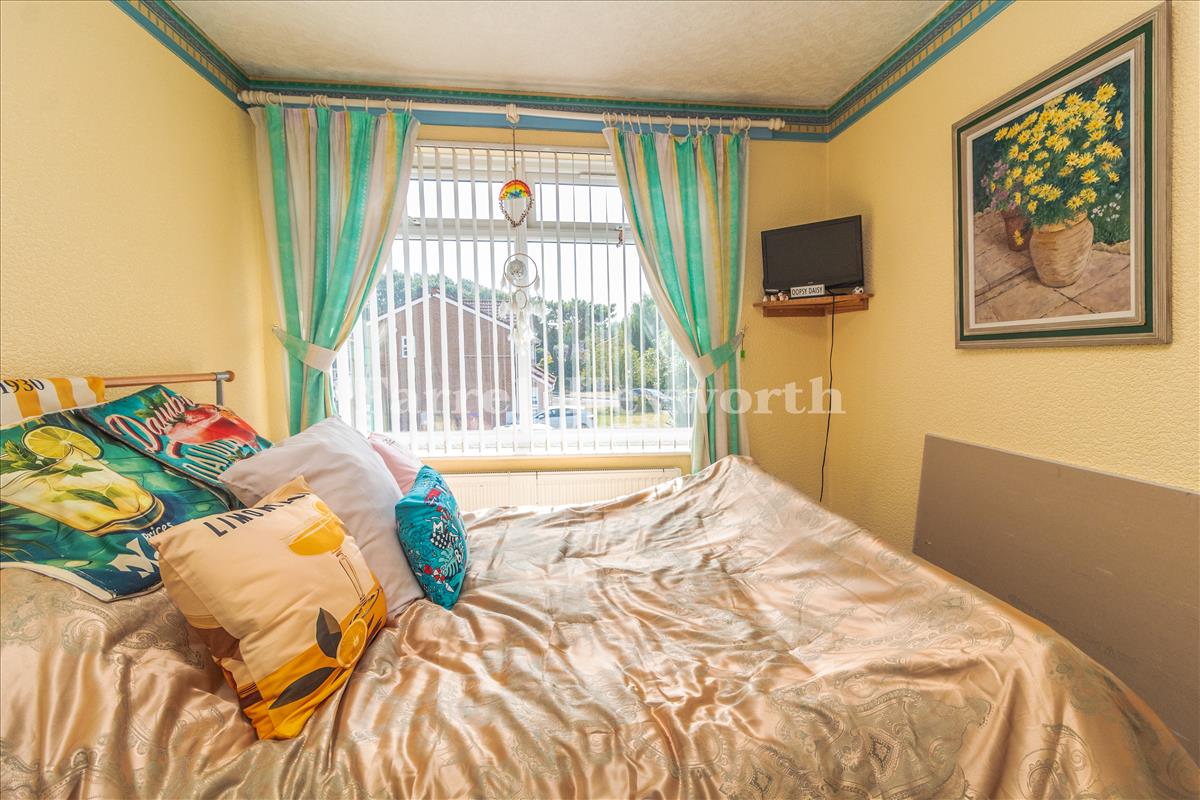 Front Double Bedroom image 2