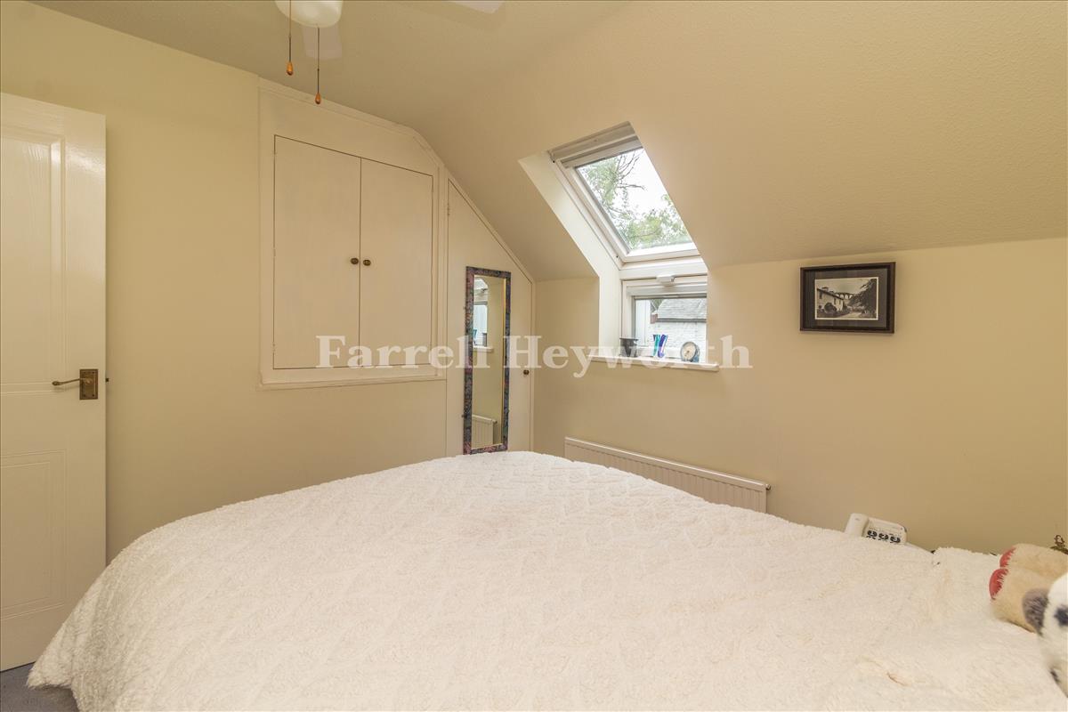 Bedroom 1 image 2