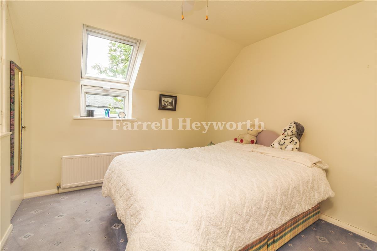 Bedroom 1 image 3