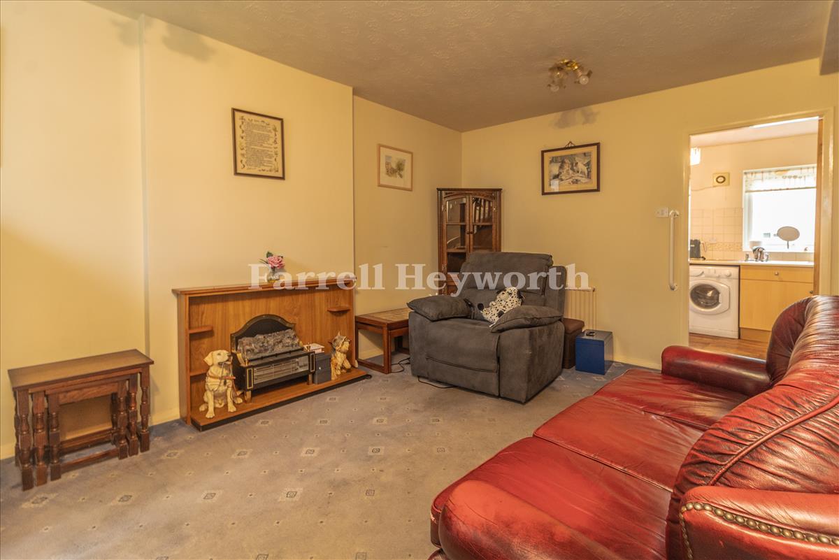 Lounge image 2