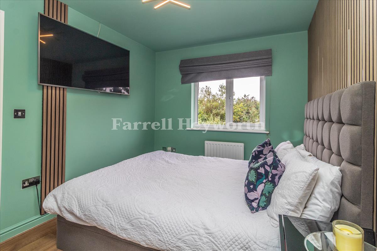 Bedroom 1 image 2
