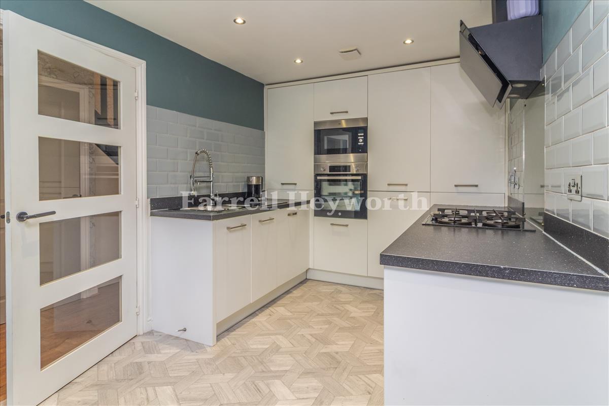 Kitchen Diner image 3