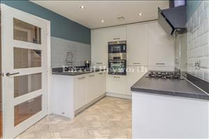 Kitchen Diner image 3