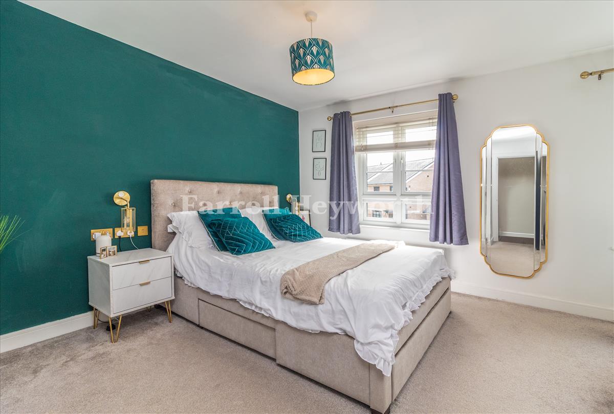 Bedroom 1 image 2