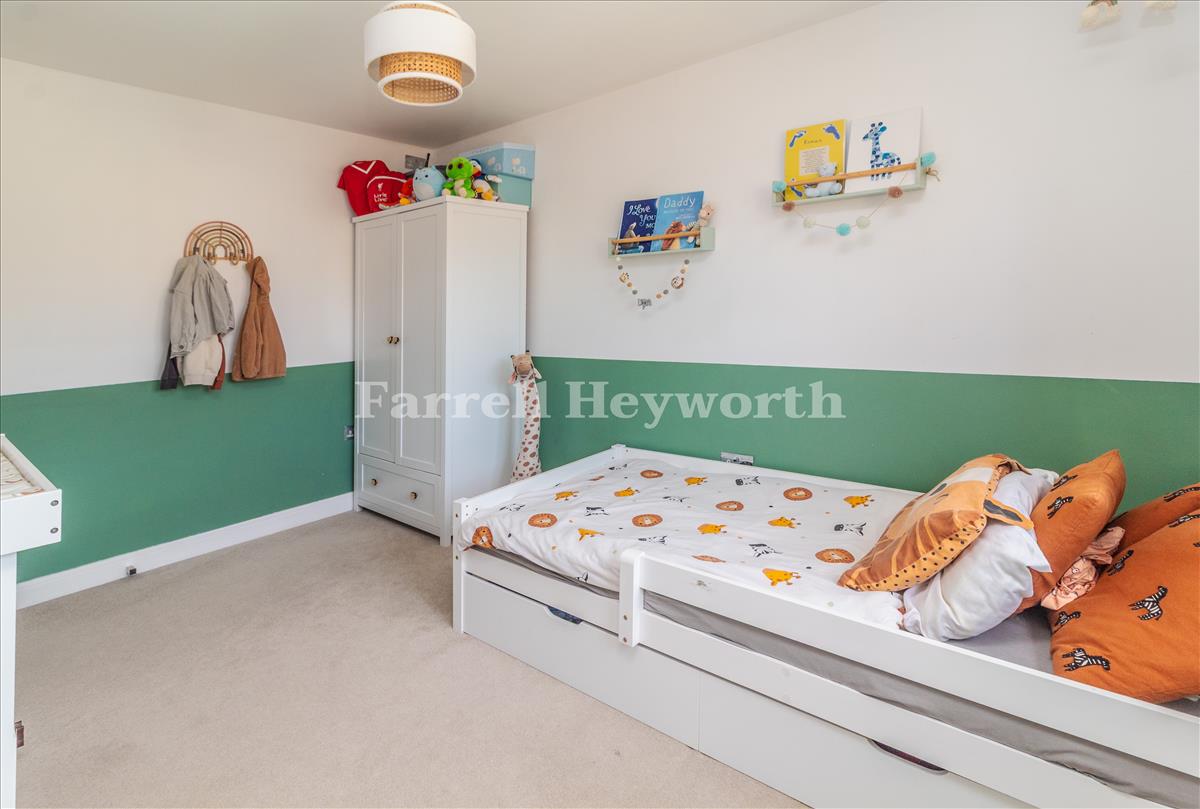 Bedroom 3 image 3