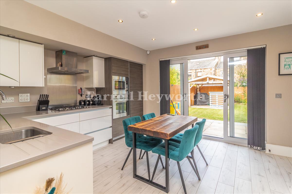 Kitchen Diner image 2