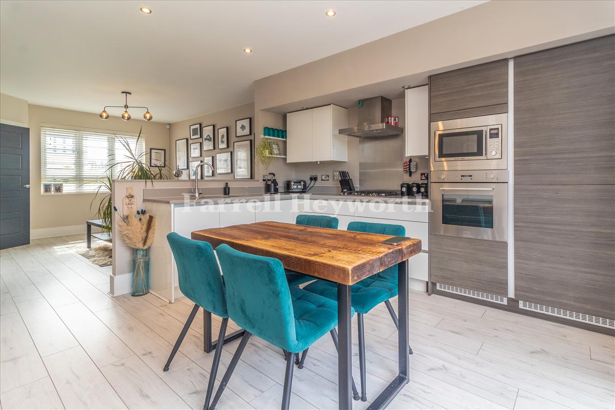 Kitchen Diner image 3