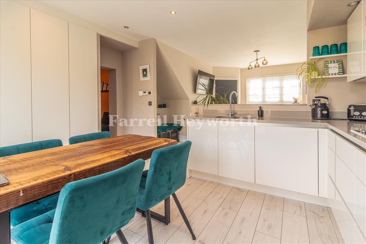 Kitchen Diner image 4