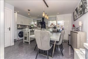 Kitchen v