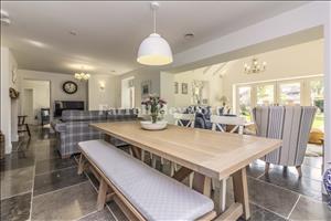 Dining b